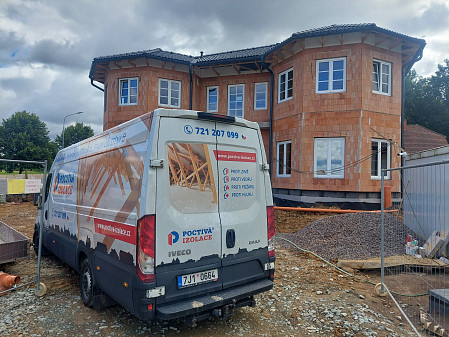 Izolace sádrokartonového stropu novostavby v okrese Rychnov nad Kněžnou